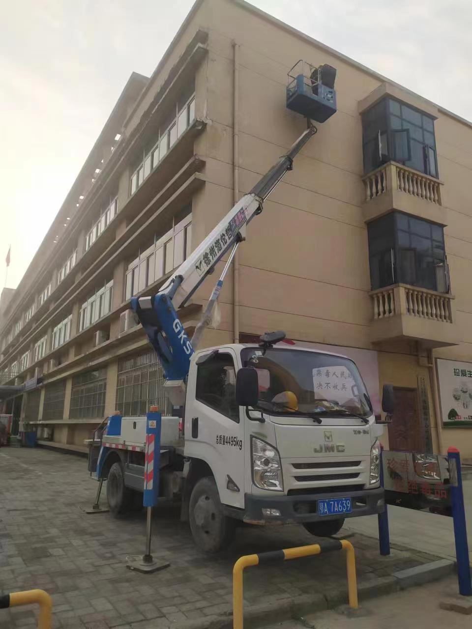 武汉三镇及周边24米升降车粉刷外墙、刷油漆施工现场