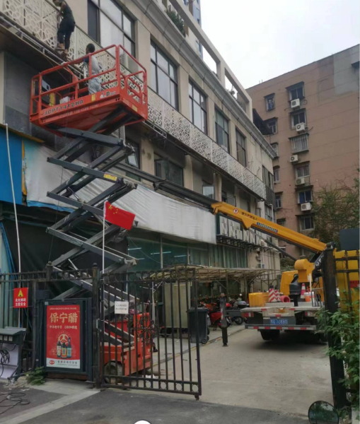 22米高空作业车维修阳台围栏施工现场