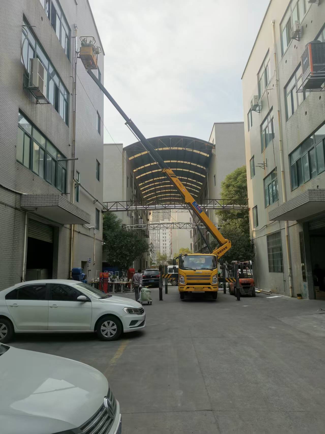 22米登高车船厂安装施工现场
